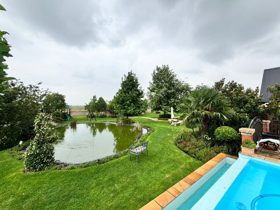 5 Bedroom Property for Sale in Grimbeeck Park North West